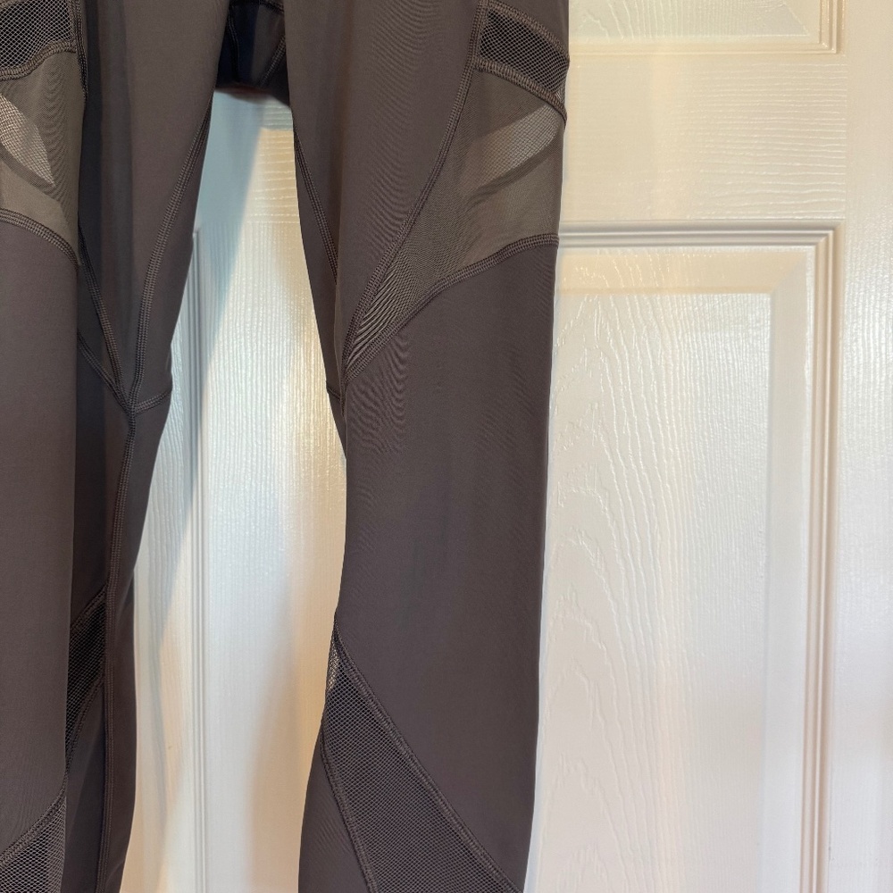 Gray Lululemon  mesh cutouts.  Size 6 side pockets